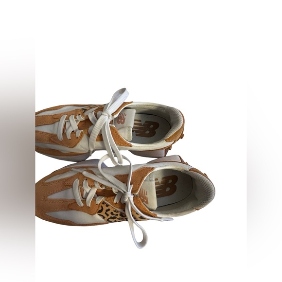 Ladies New Balance 5.5 Classics 327 Sneakers Leopard Tan & White - Picture 5 of 8